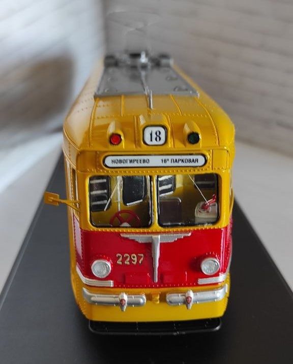 Продам модель трамвая МТВ-82 в масштабе 1/43