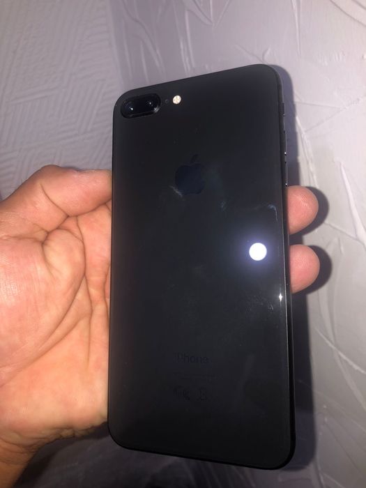 Продам Айфон 8 plus