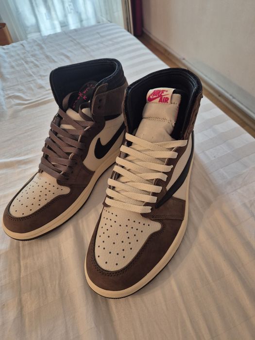 Travis Scott x Air Jordan 1 Retro High OG "Mocha"