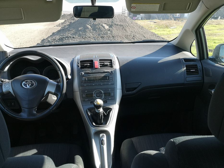 Vând Toyota Auris
