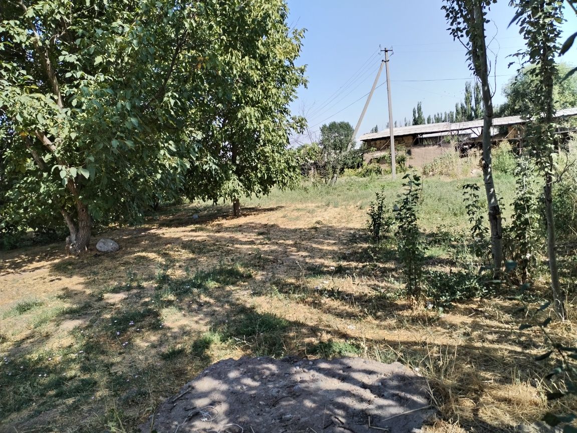 Uchastka sotiladi