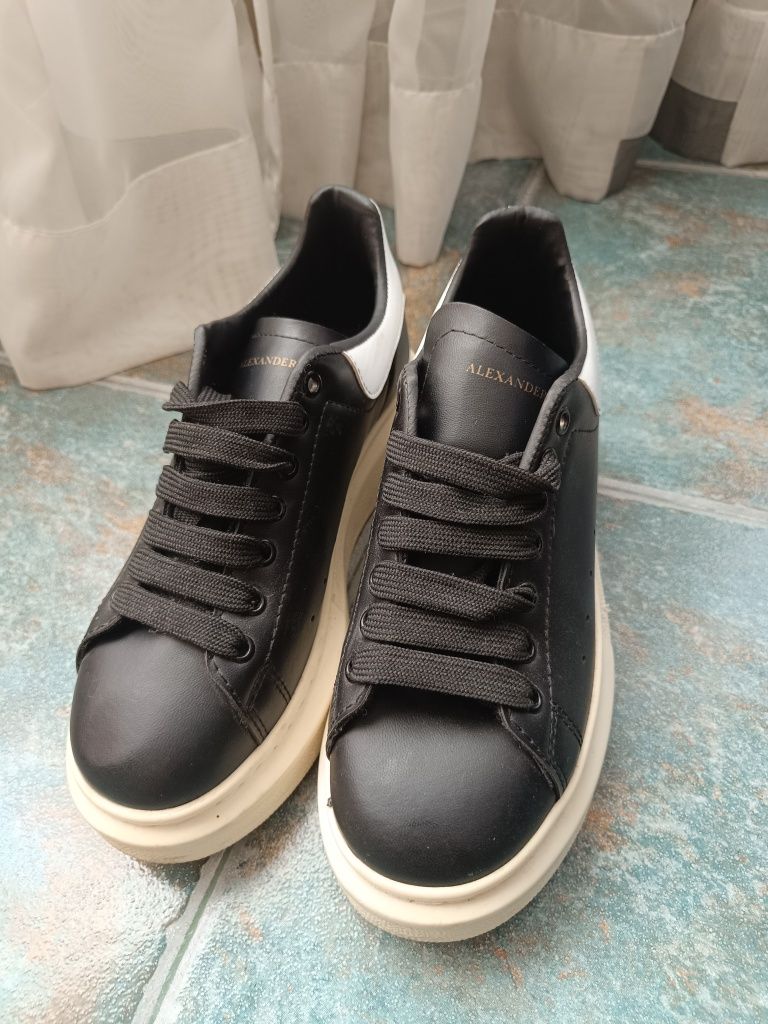 Alexander McQueen сникърси