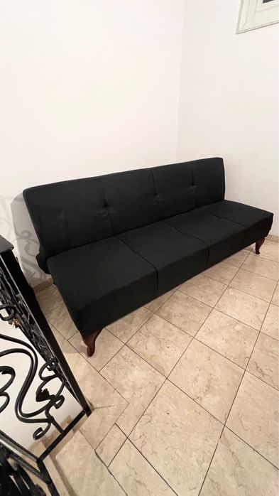 Canapea neagra extensibila