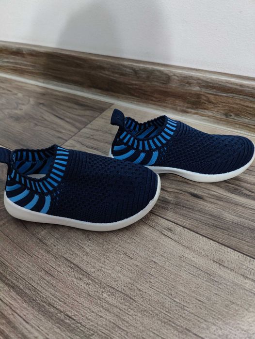 Adidași apawwa mărimea 22