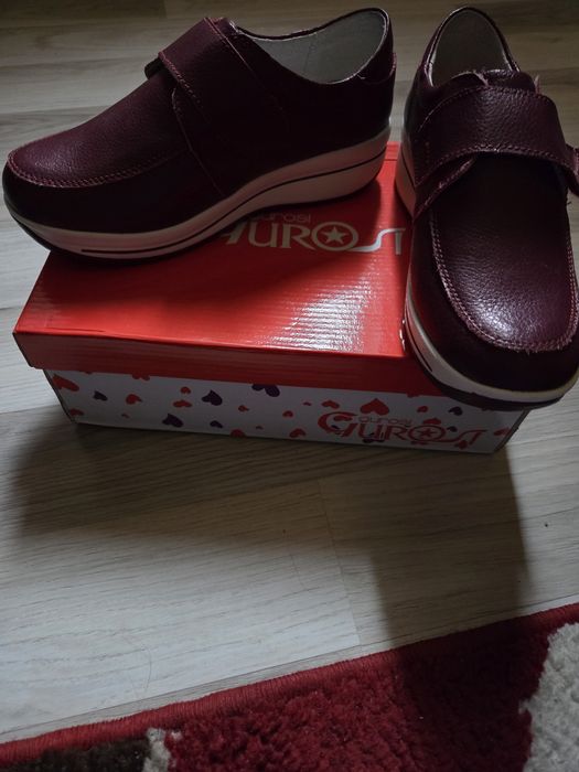 Pantofi din piele