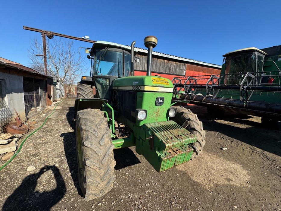 Vând tractor john deere 3650 și plug cu 4 brazde reversibil.Negociabil