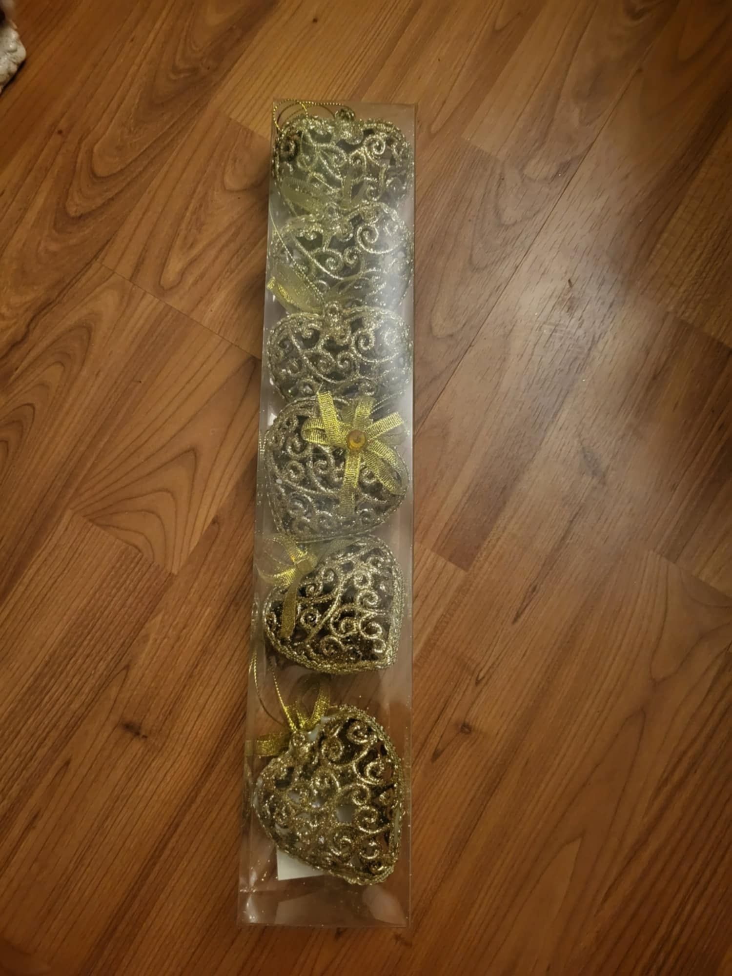 Коледни играчки продавам