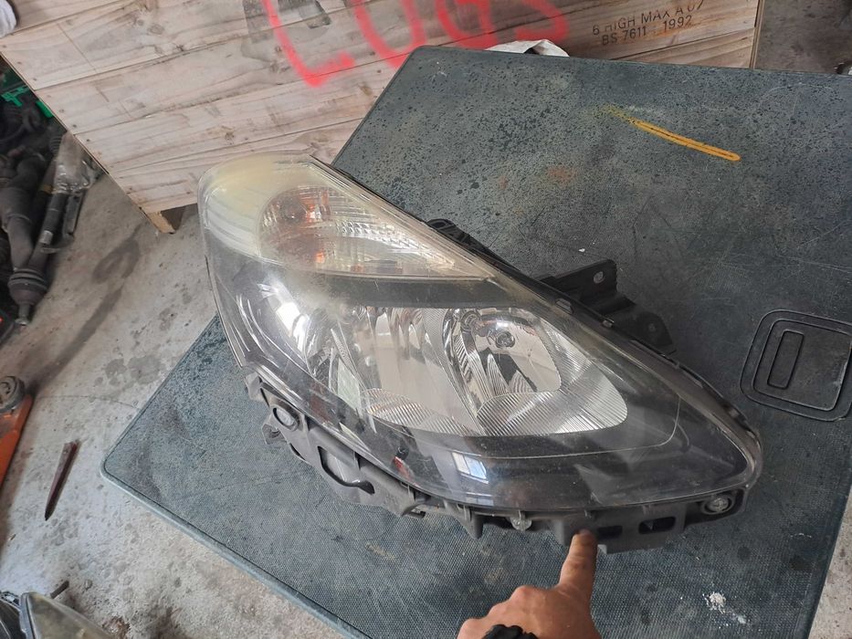 Far Stanga dreapta Faruri Renault Clio 3  Facelift