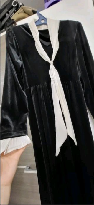 Женская платья черный.