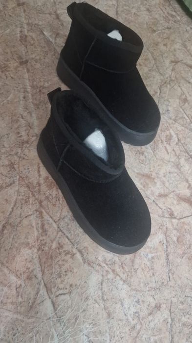 Продам зимние угги
