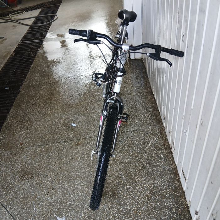 Vând bicicletă detalii în privat