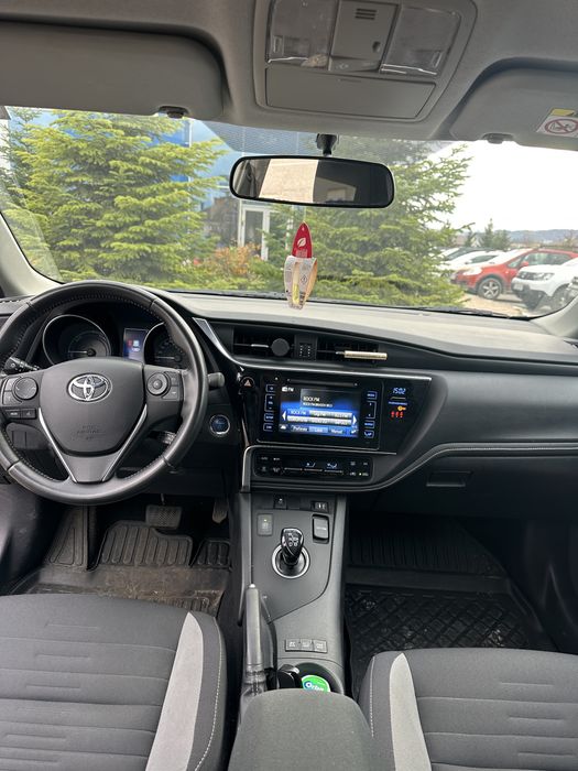 Vand Toyota Auris 2015 hibrid