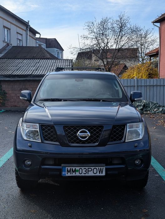 Vând Nissan Pathfinder
