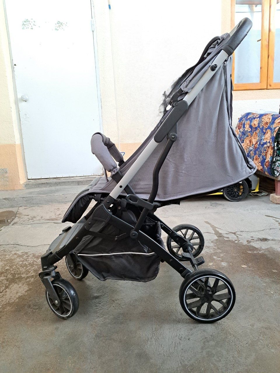 Bolalar uchun kolyaska