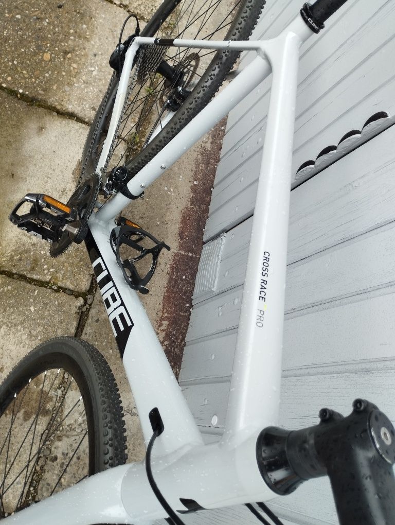 Bicicletă Gravel Cube Cross Race Pro / Roți 28