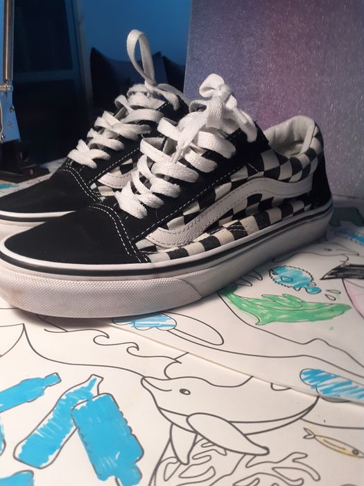 Vans nr 37 aproape noi