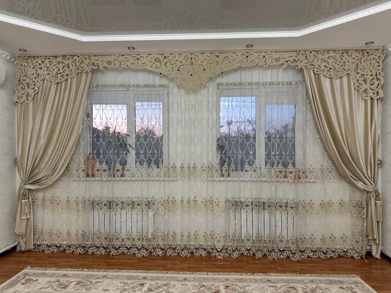 продаются шторы.