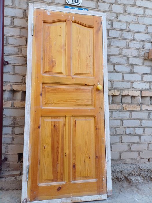 Б/У эшик сотилади.