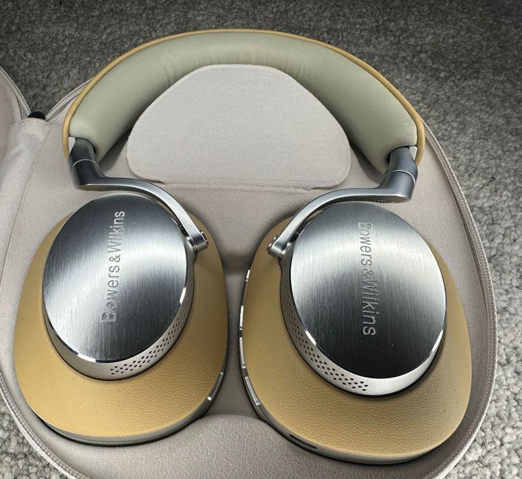 Vând Casti On-Ear Bowers & Wilkins PX8, Bluetooth, Microfon, ANC, Tan