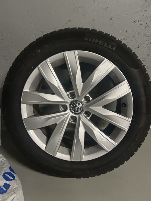 VW гуми с джанти, зимни. Перфектно състояние!