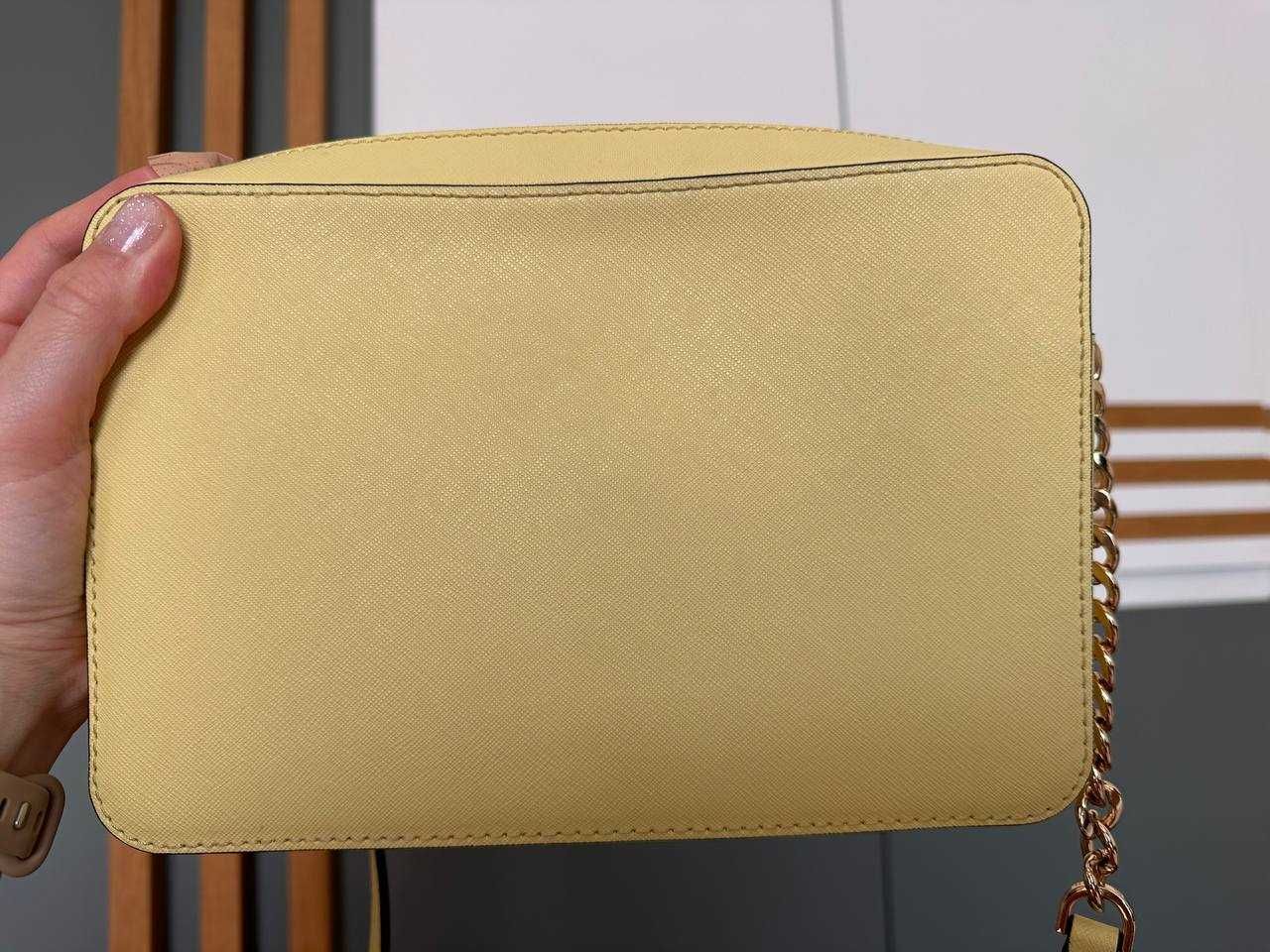 Michael Kors Чанта с презрамки  в жълт цвят