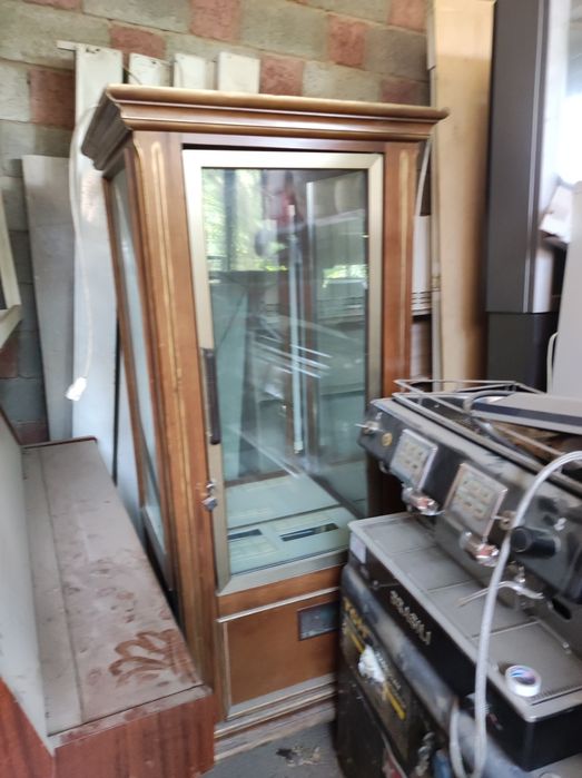 Продам ветринный холодильник для кулинарияи суши и прочее