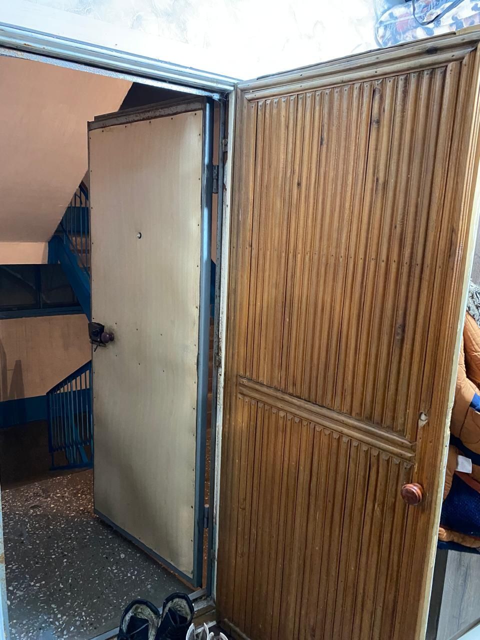 Продам входную дверь железная