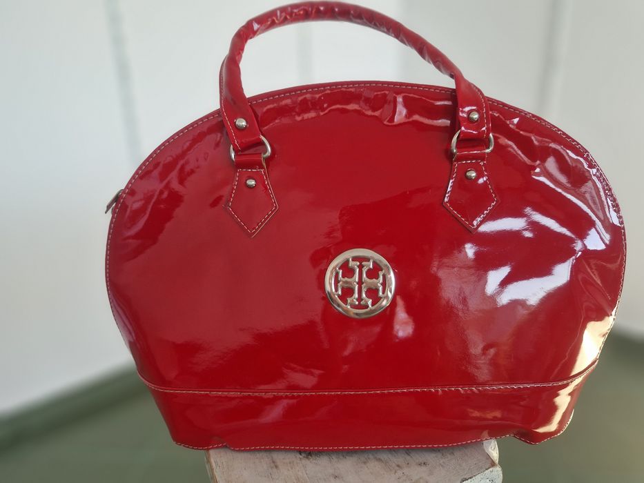 Дамаска лачена чанта в червен цвят