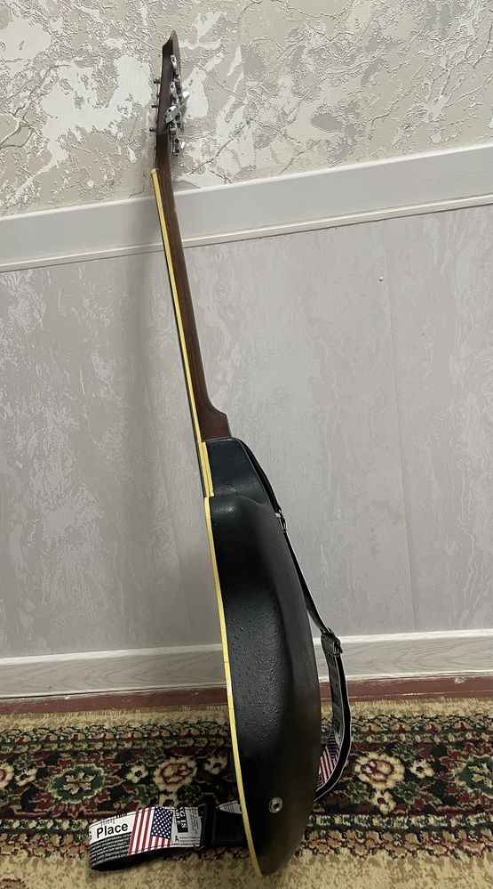Ovation gitara sotiladi
