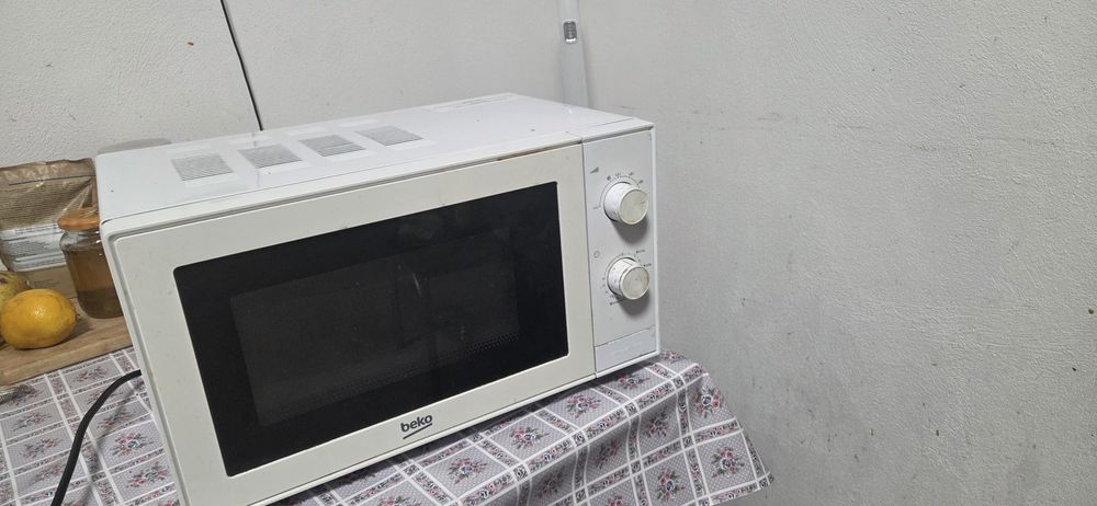 Cuptor cu microunde beko MOC201002W