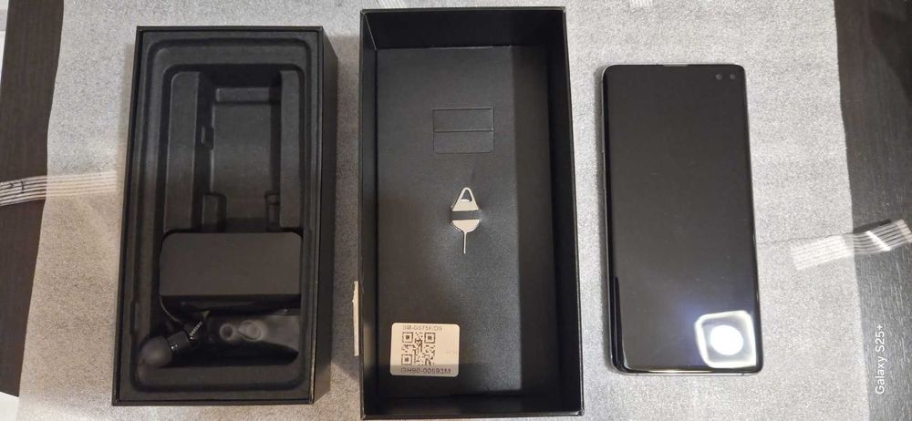 Samsung S10+, fără defecte, fără zgârieturi pe display