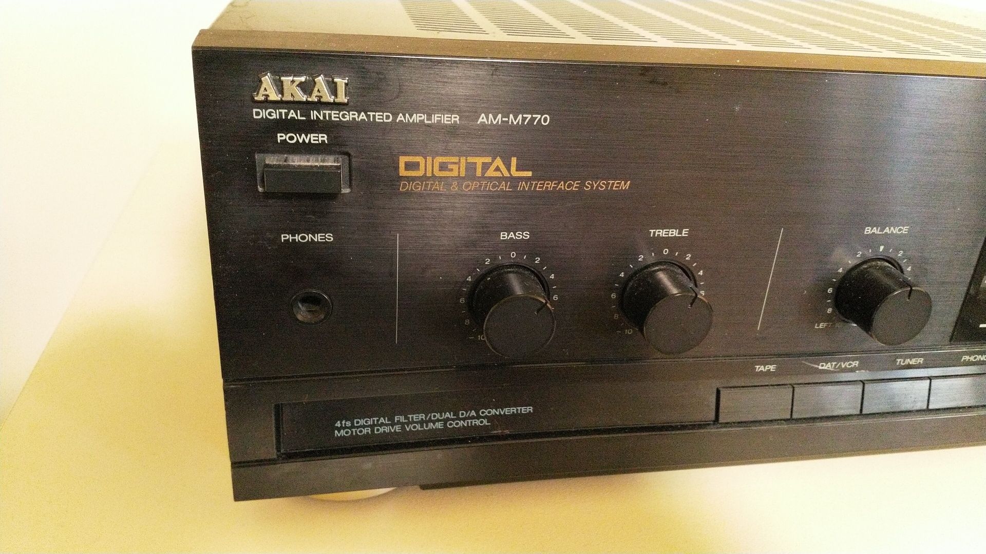 Усилвател Akai AM-770 и тунер Akai AT-M670