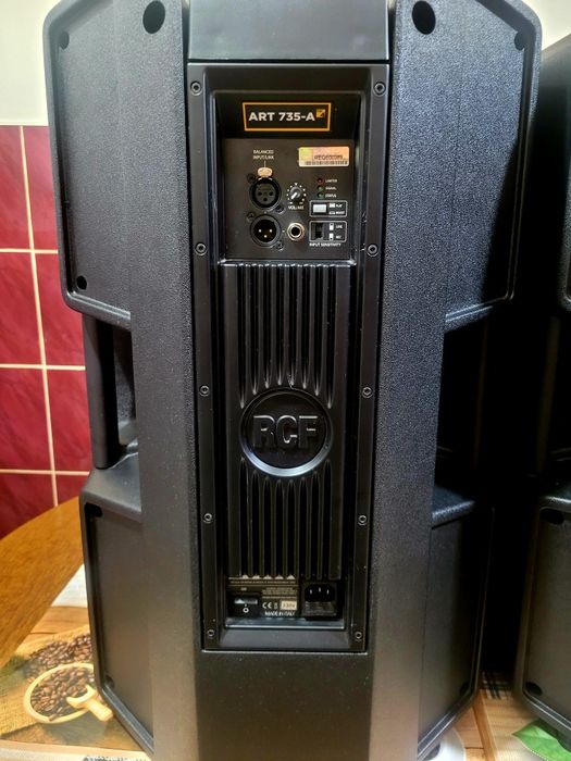 Boxe active RCF 735A  cu huse  fixe