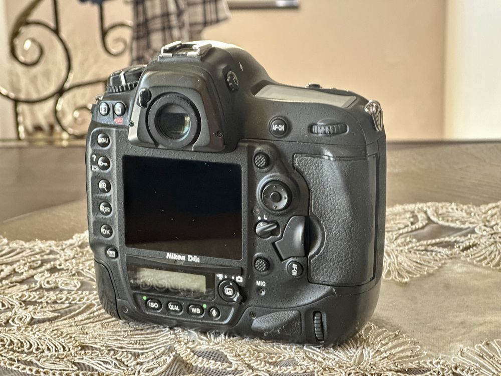 Vand Nikon DSLR d4s