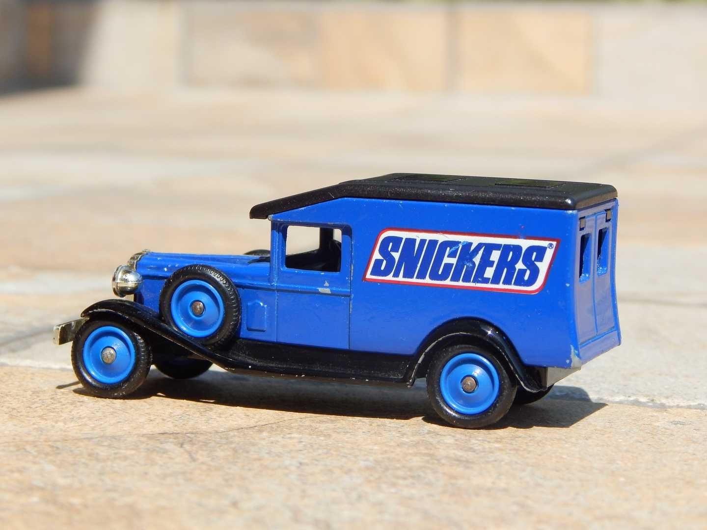 Macheta duba Packard 1936 Snickers Lledo made in England 1:43