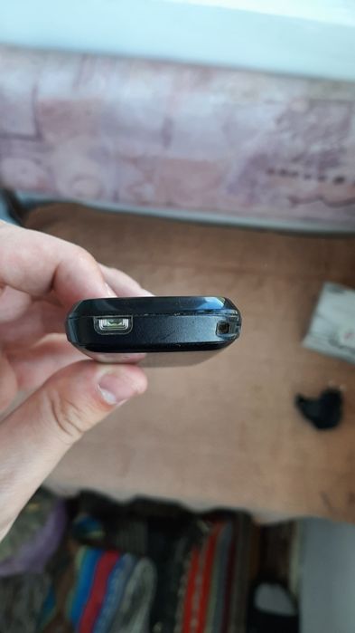 Телефон Samsung GT-E1081T