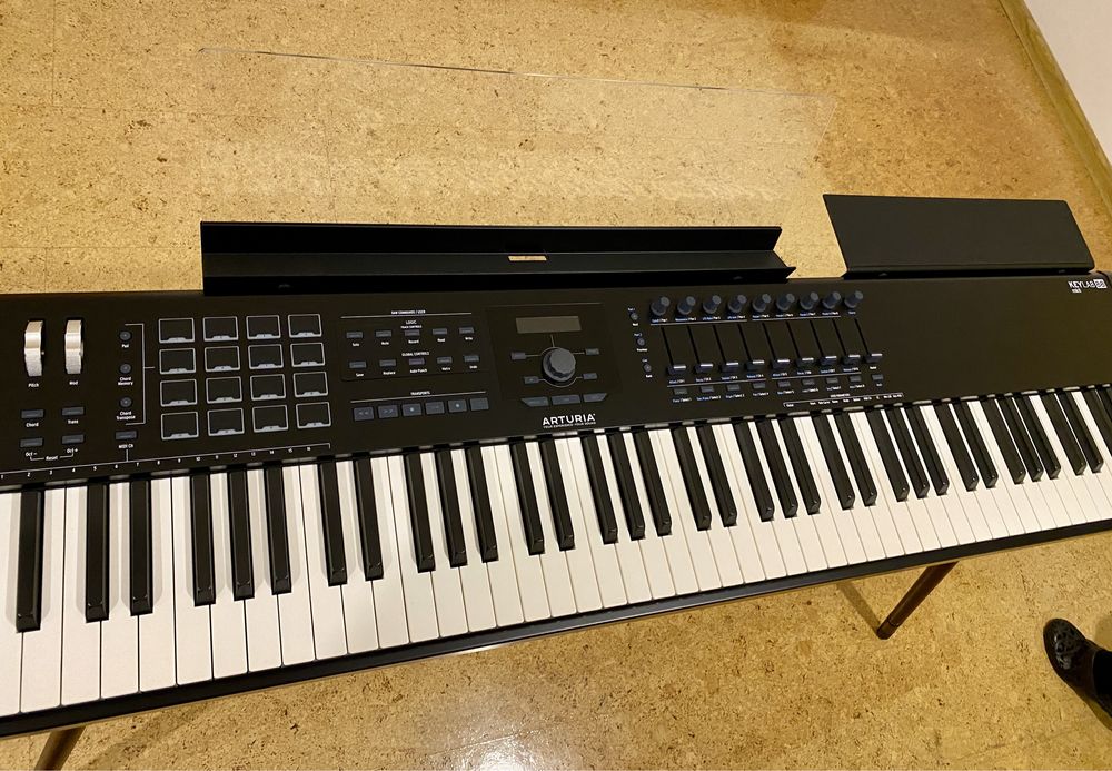 Arturia KeyLab 88 MkII Black edition + стойка (MIDI keyboard)