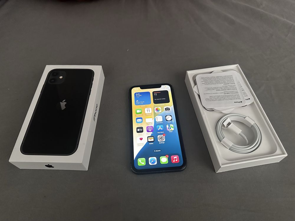iPhone 11 64GB  - Black - 85% Batt