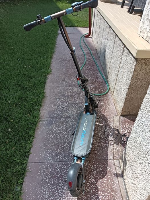 Vând trotineta electrica SkateFlash
