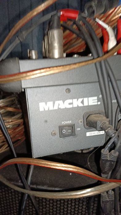 Boxe profesionale de evenimente Mackie