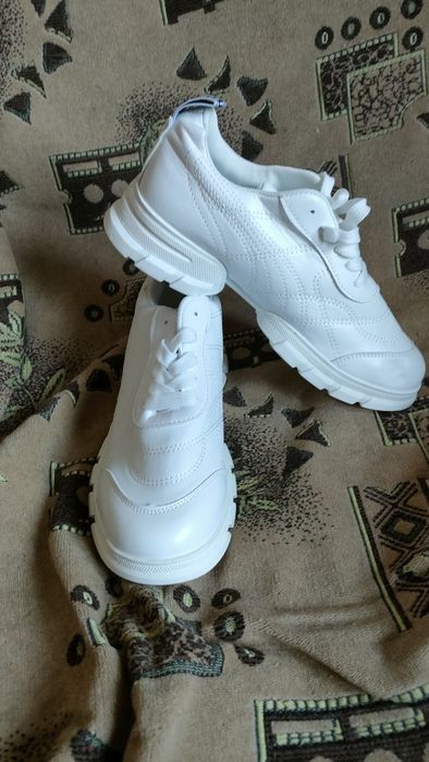 Новые кроссовки женские