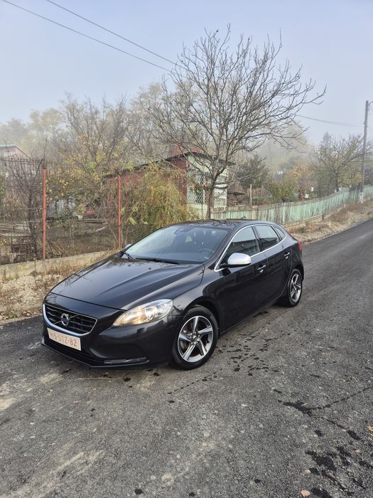 Volvo V40 fab 2014
-Fab 2014 euro 5
-Motor 1.6 diesel 115 cp
-Cutie ma