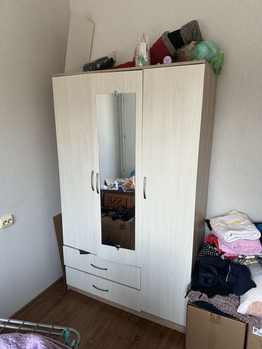 Продам шкаф для одежды б/у. В хорошем состояний