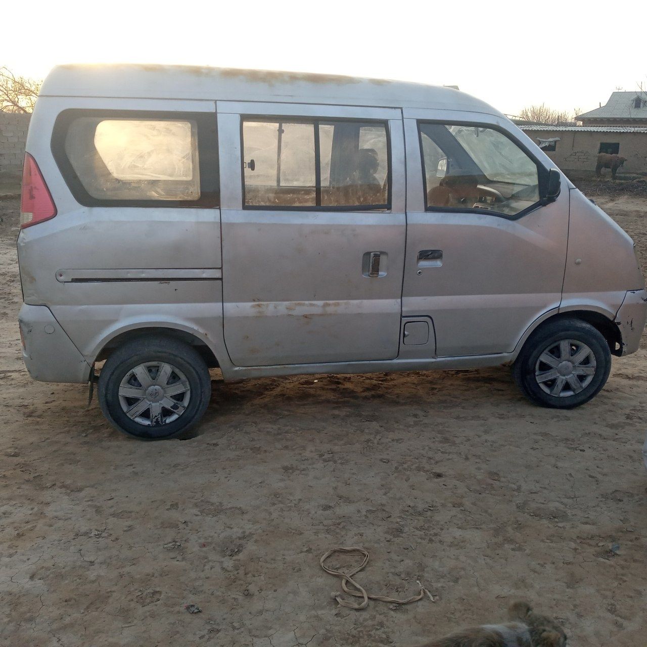 Damas 3 edeal holata kraska radnoy harajati yuq kraska radnoy