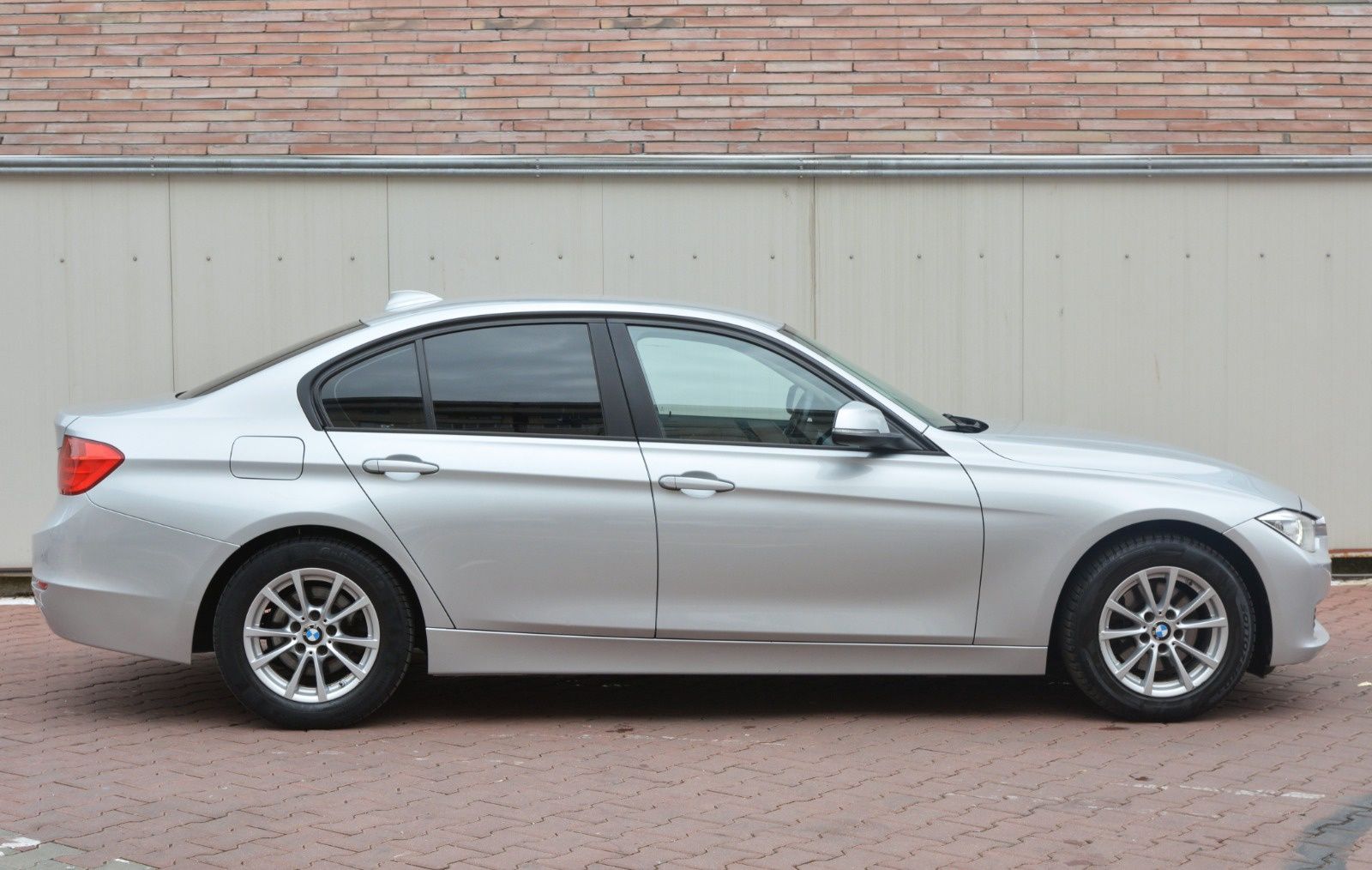 BMW Seria 3 f30 sport 2.0d 184cp 2015/suspensie/Nav/Xen/încălzire/eur5