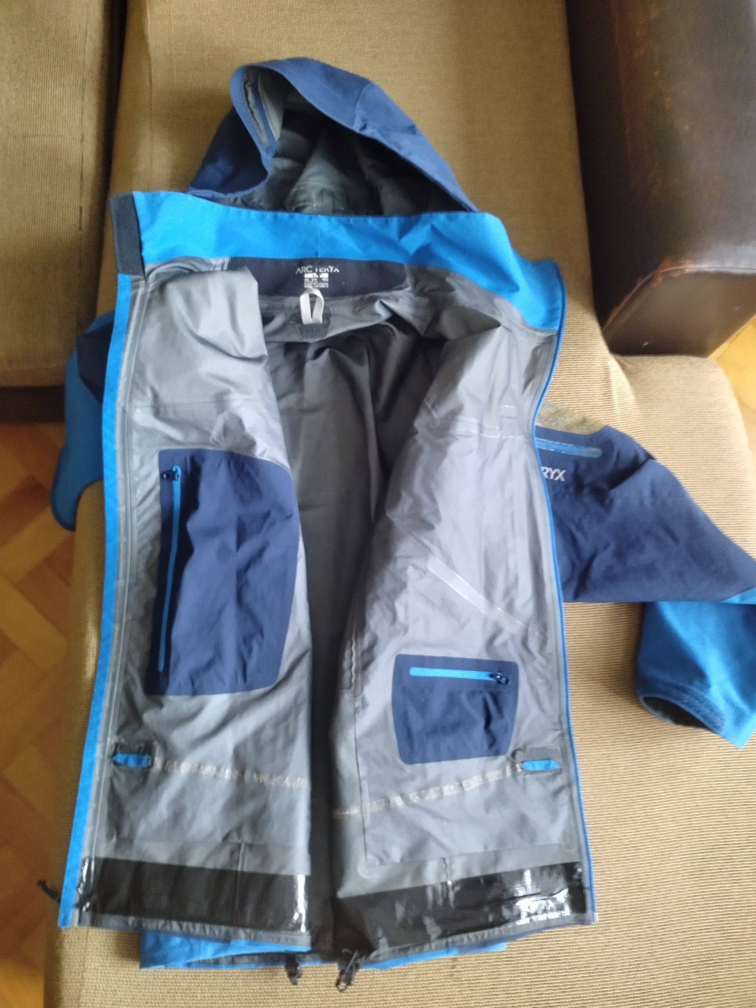 Arc'teryx Goretex Pro - размер L