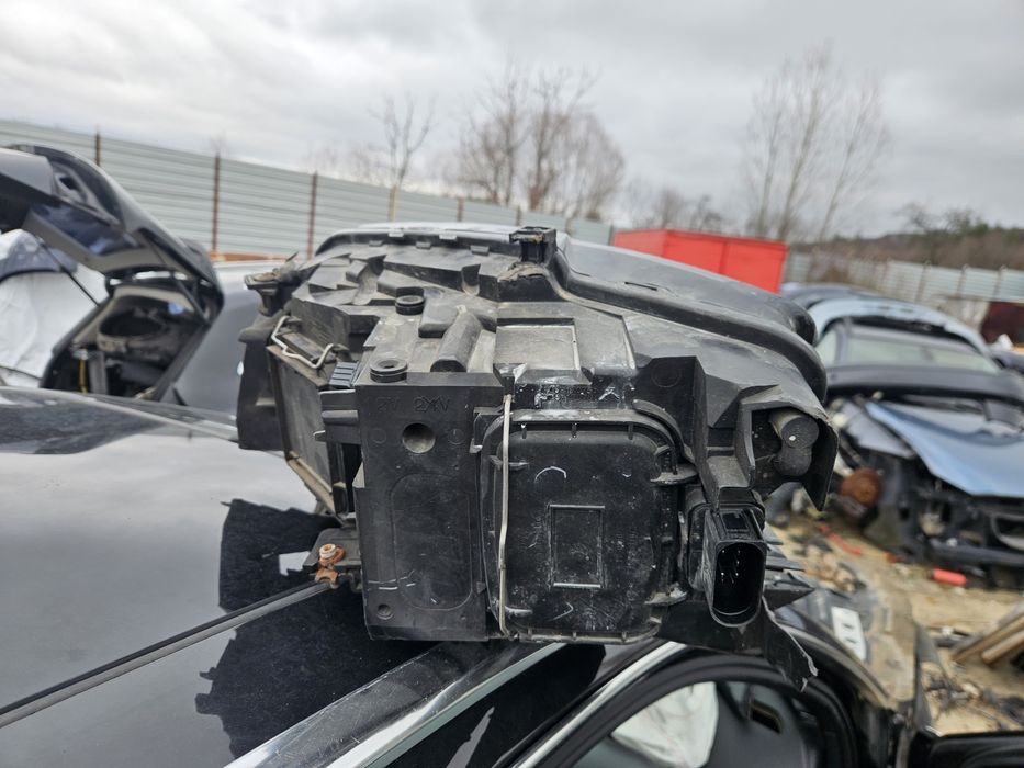 Десен ксенонов фар за Audi q5 2010god