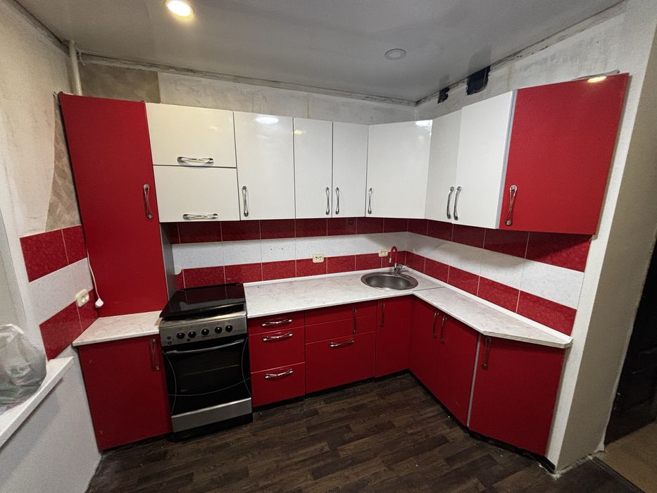 Кухонной  гарнитур угловой  б/у