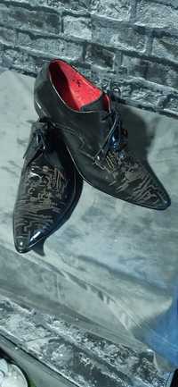 "Crazy Shoes" Pantofi Extravaganti Jefery West Mus
