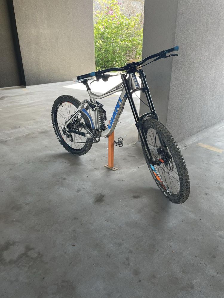 Giant Glory DH велосипед за спускане